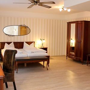 Deluxe Zimmer mit Kingsize-Bett